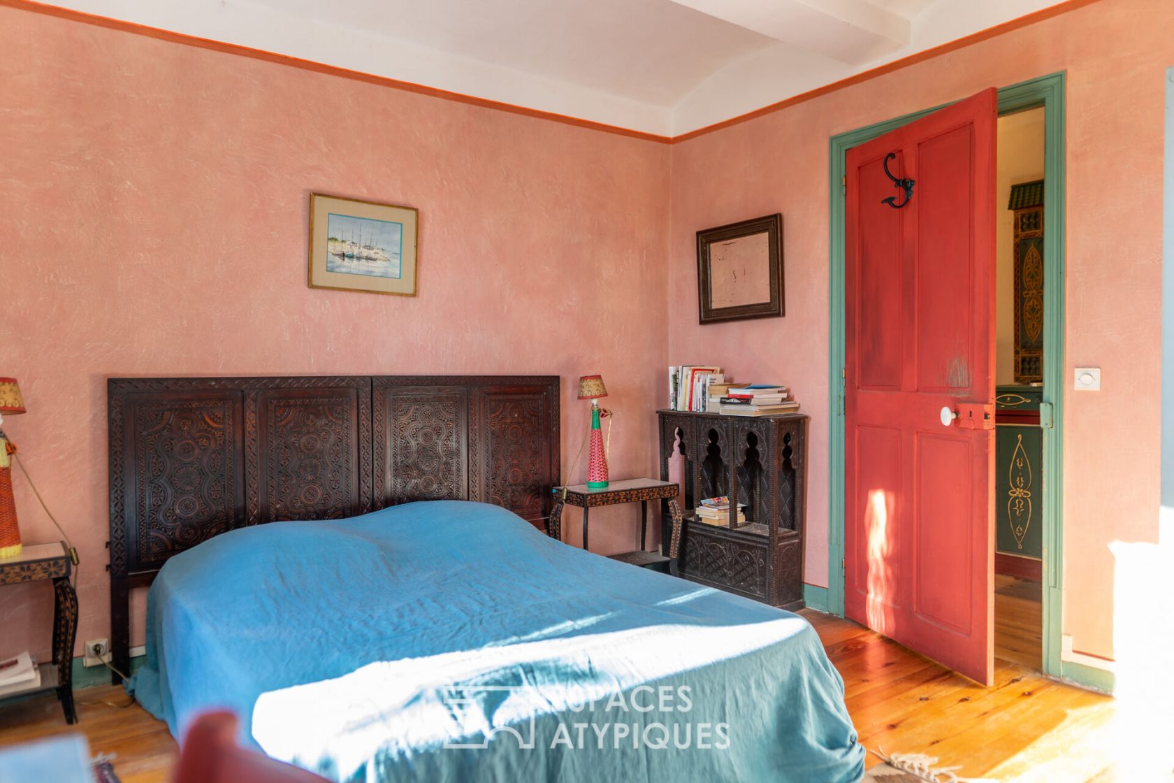 Charming country house in the shade of the plane trees