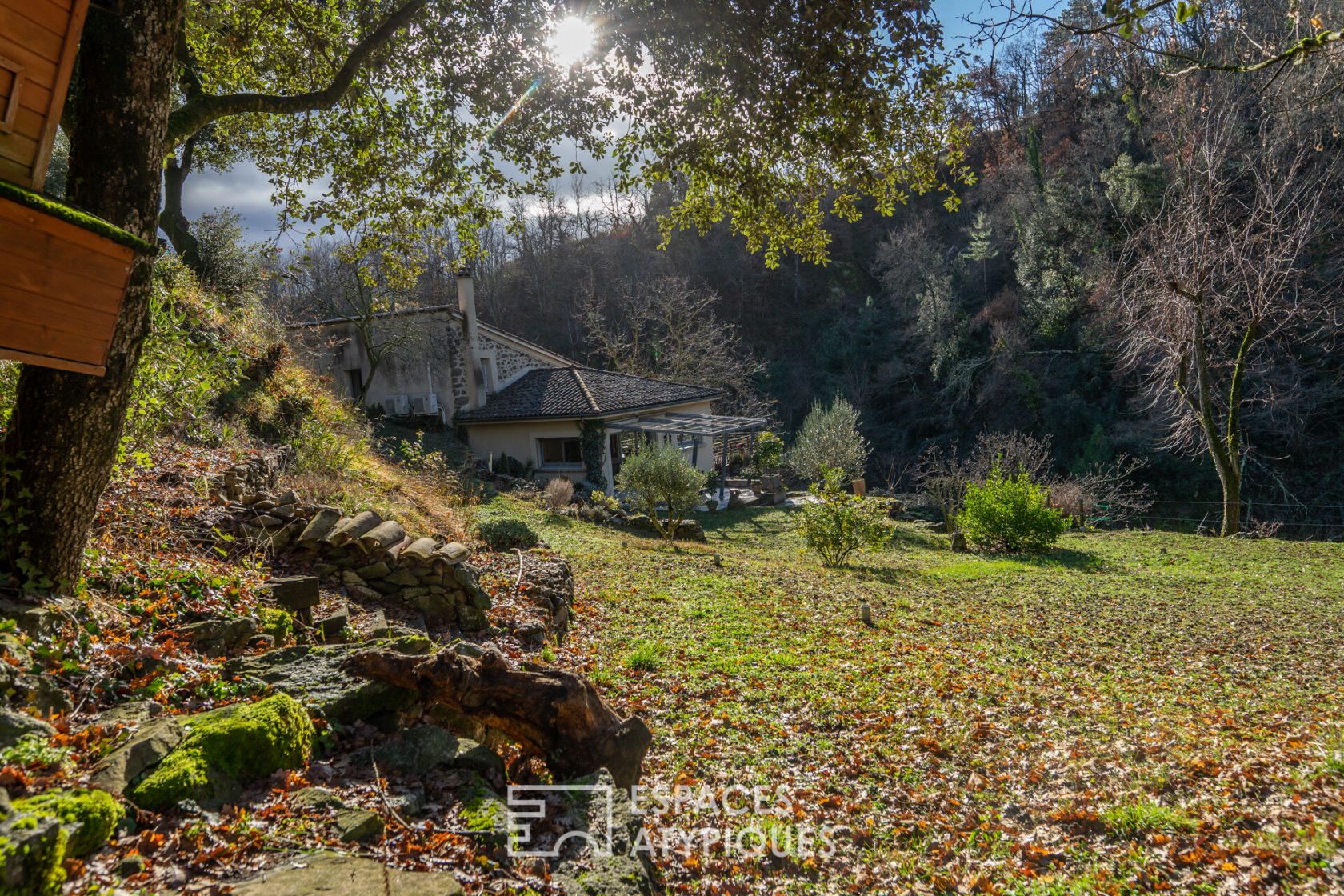 Rare, maison rénovée dans un écrin de verdure à 5mn du centre de Saint-Péray