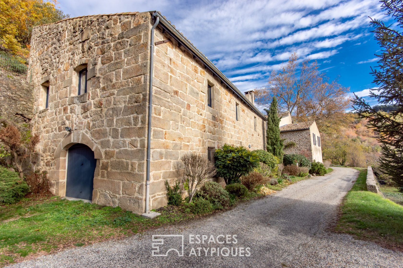 Hameau entièrement rénové avec vue imprenable