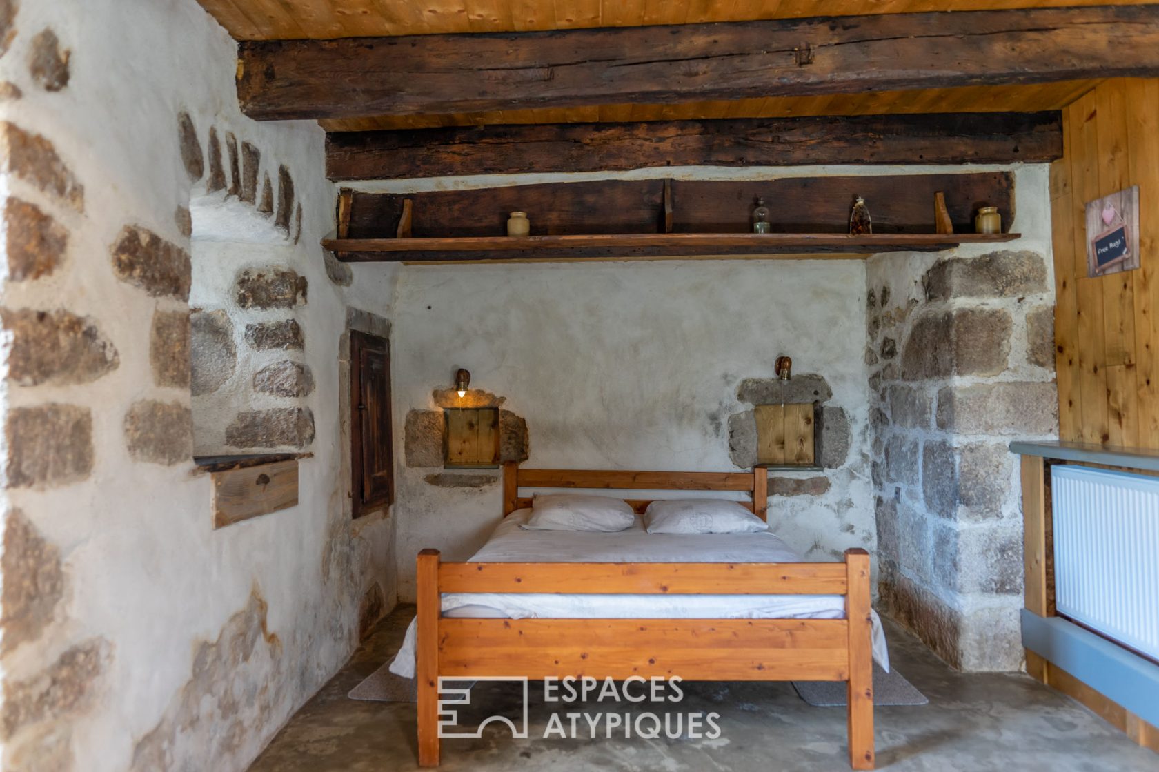 Un havre de paix pour ce hameau en Ardèche avec centre équestre