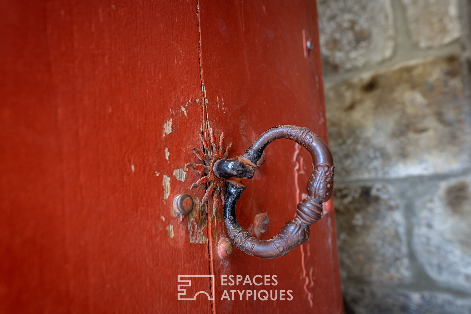 Exceptionnel en Ardèche verte cet hôtel particulier du 17ème siècle est  propice à de nombreux projets.