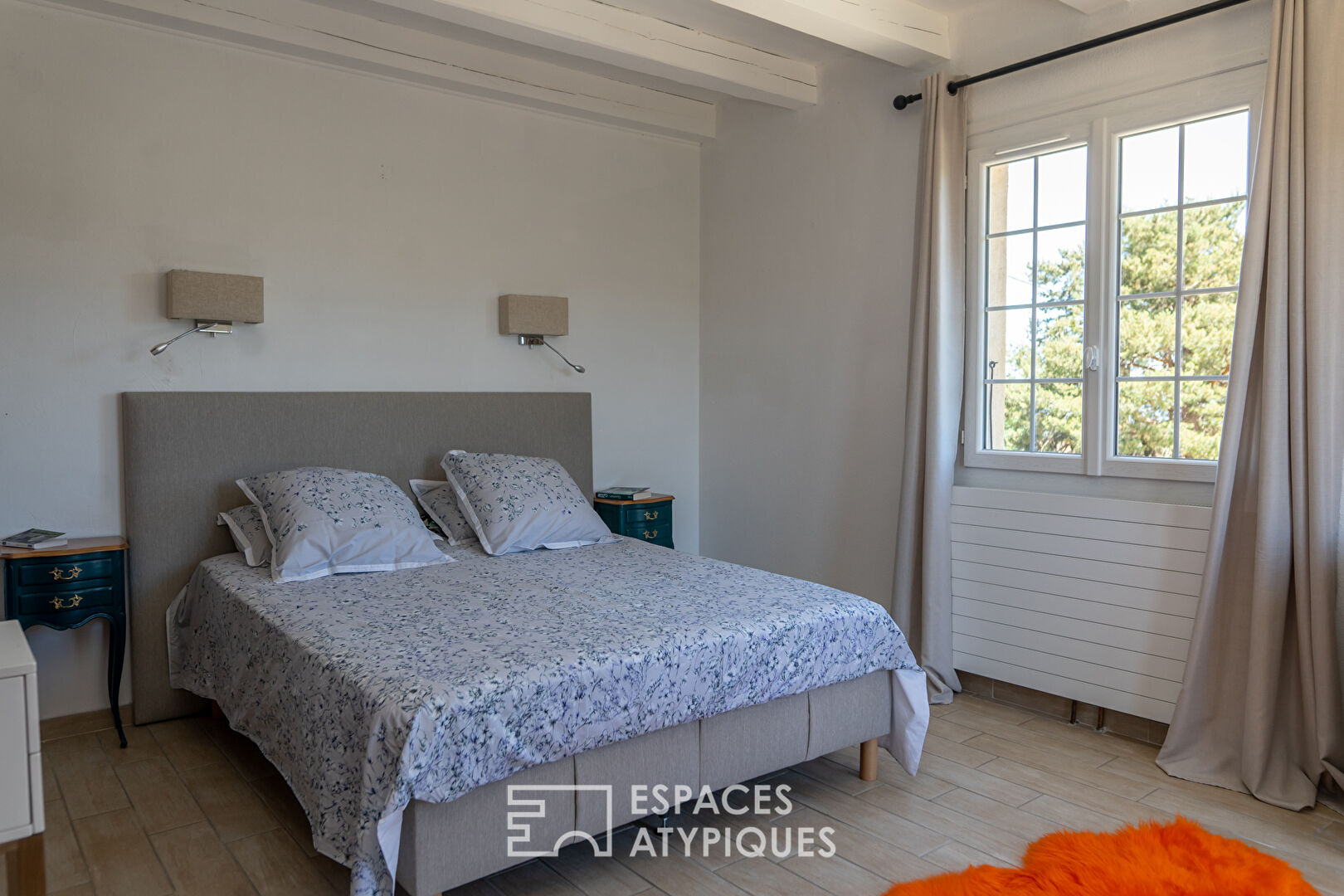 Villa isolée sur près d’un hectare offrant en toute quiétude une vue plongeante sur les monts d’Ardèche.