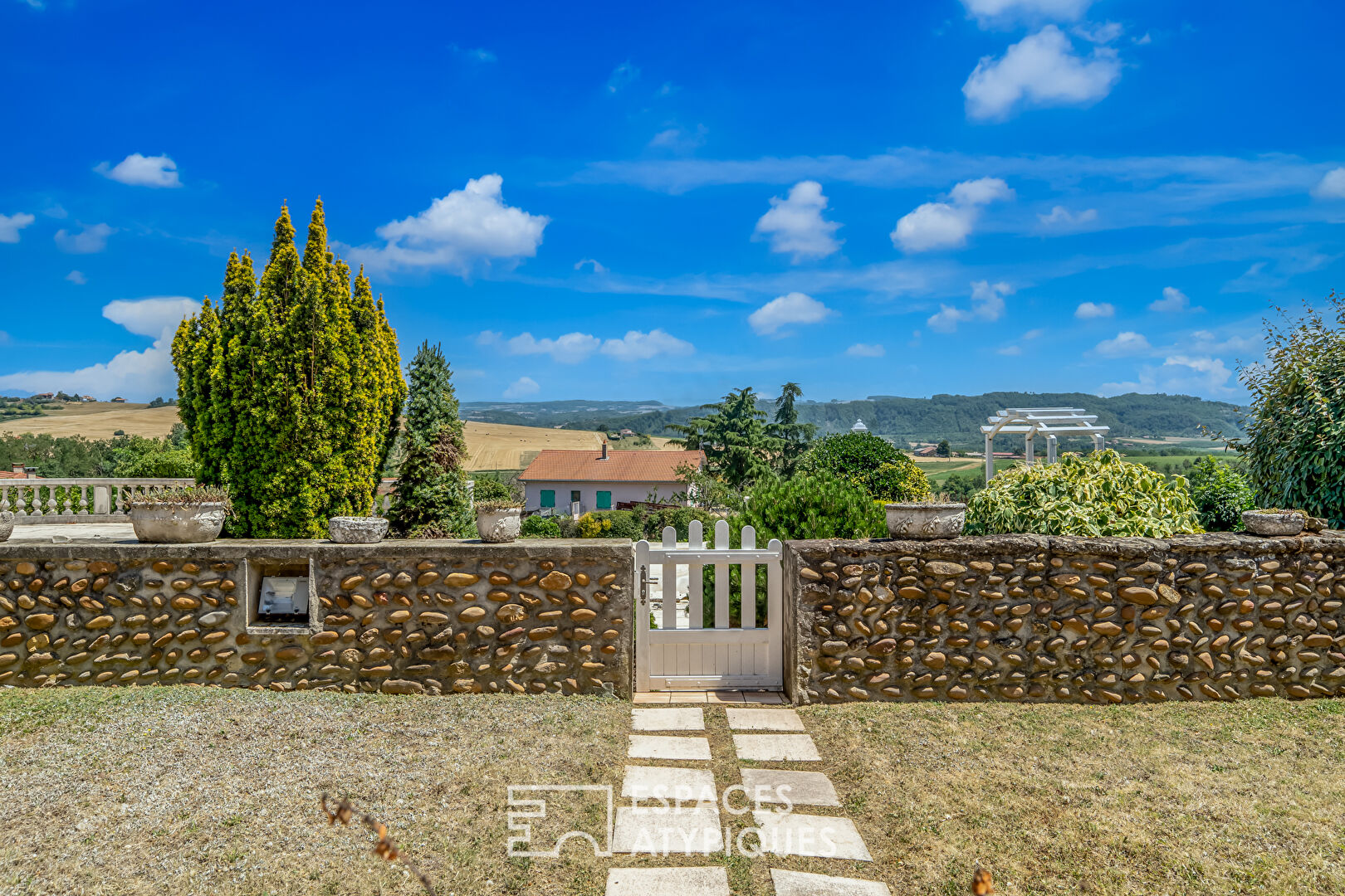 House to wake up in its green setting