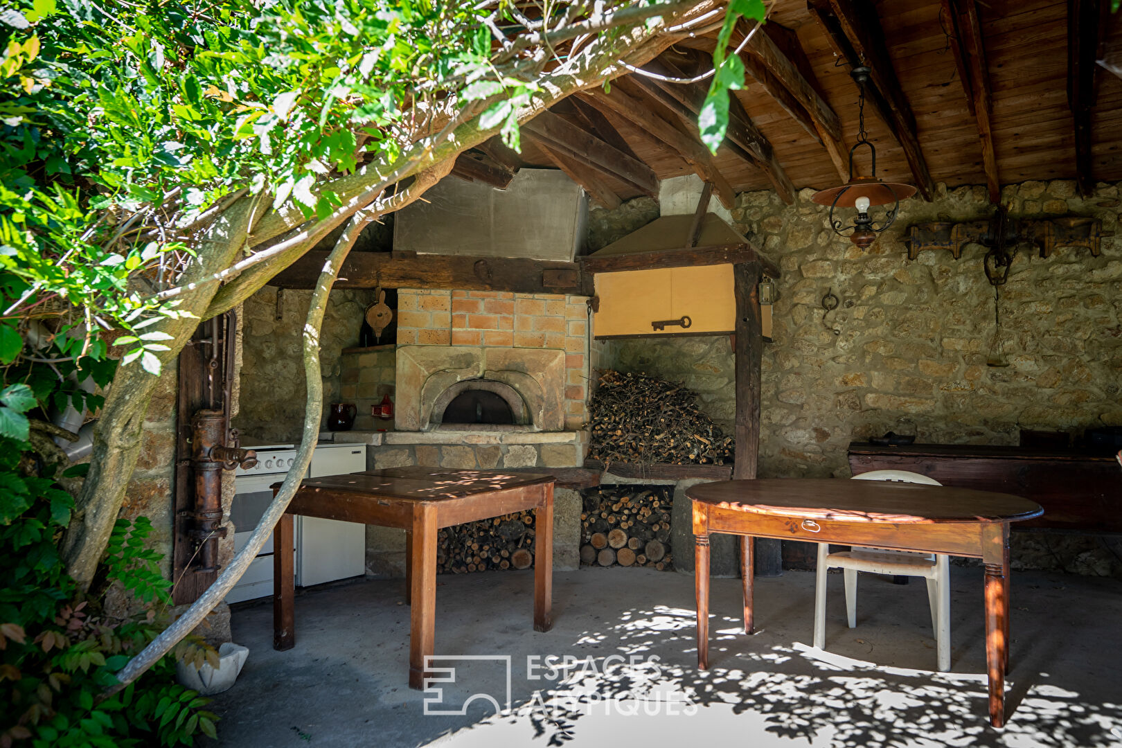 Dans un cadre bucolique, se conte l’esprit  d’une charmante maison de campagne du 18ème siècle.