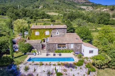 Propriété de charme avec vue et piscine