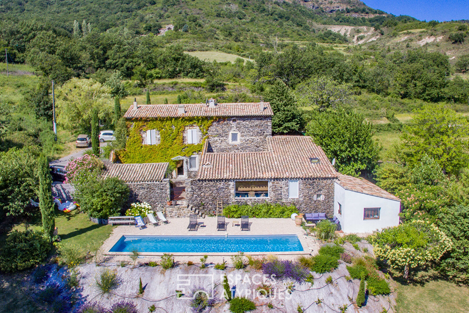 Propriété de charme avec vue et piscine