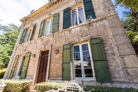 BEAUTIFUL HOUSE OF CHARACTER IN A UNIQUE SETTING