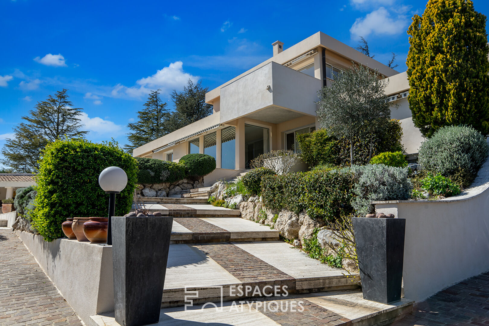 Contemporary villa with pool