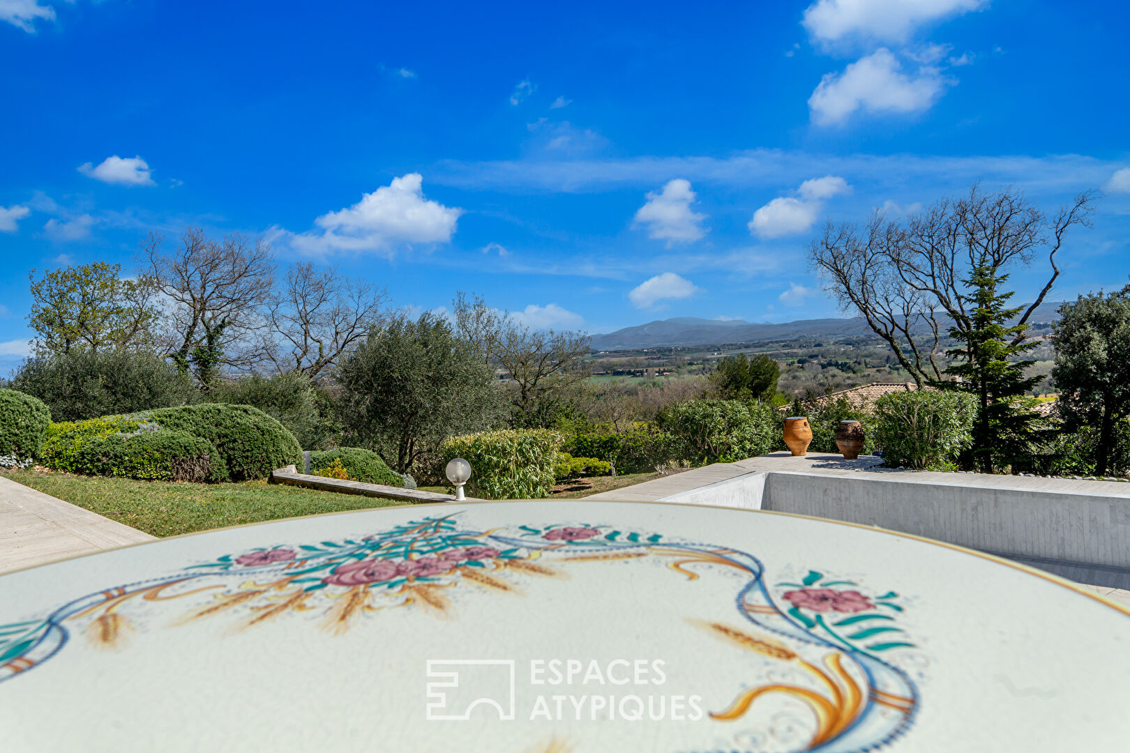 Villa contemporaine de haut standing avec piscine