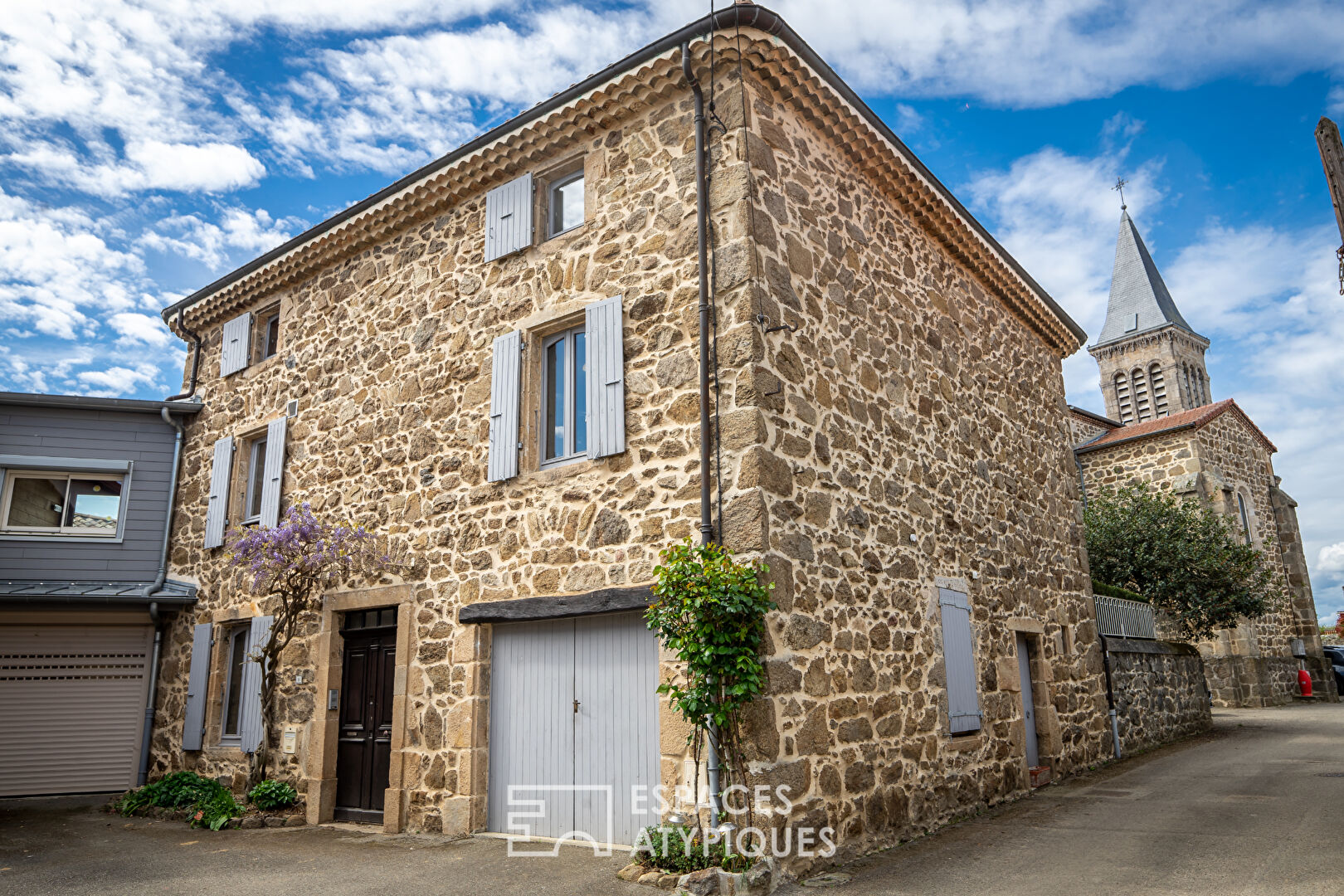 In Bogy in Ardèche Verte, village house of character, with unexpected amenities.