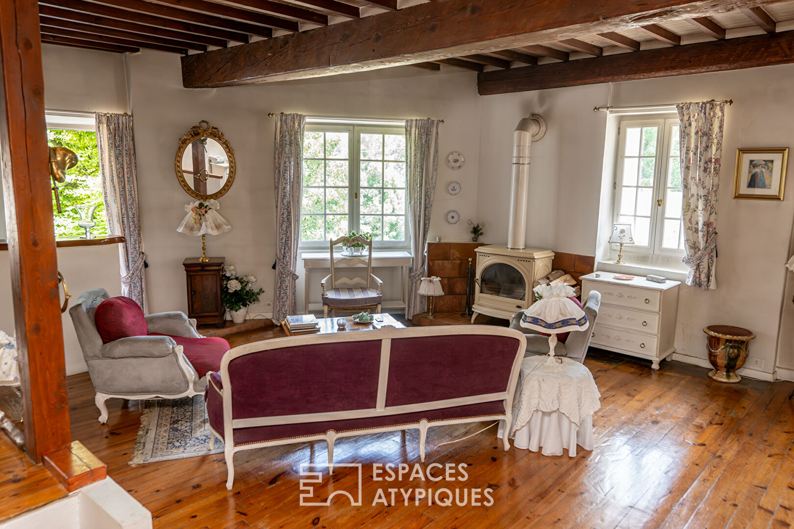 Old house in the heart of a small Drôme village.