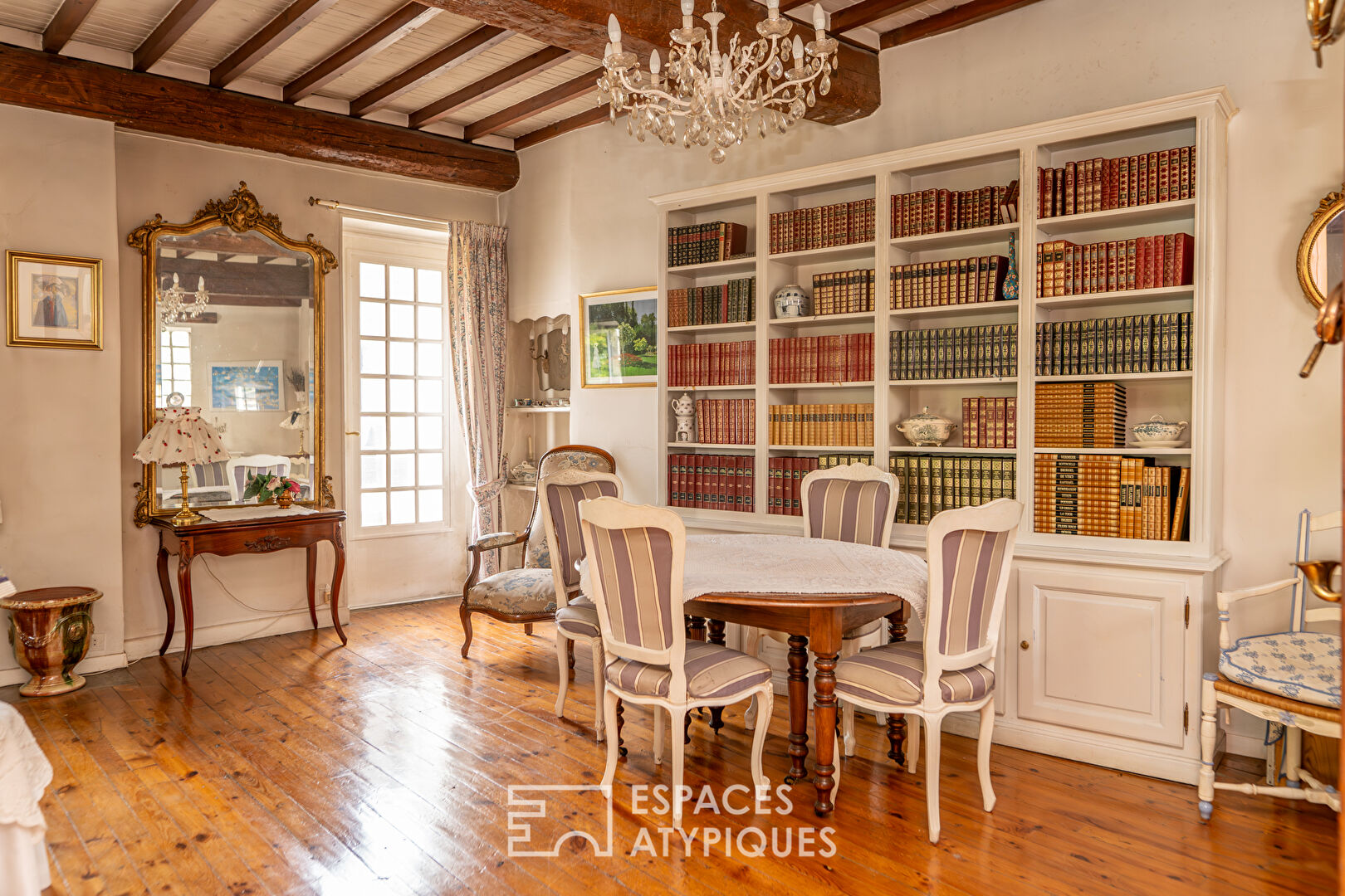 Old house in the heart of a small Drôme village.