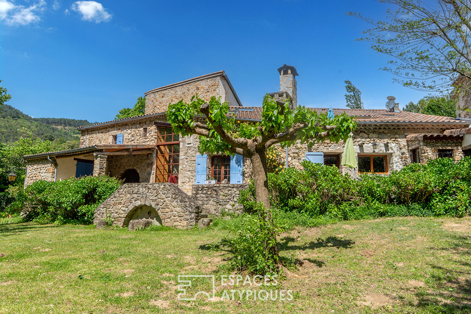 Old mill with character from the 18th century and its gîtes