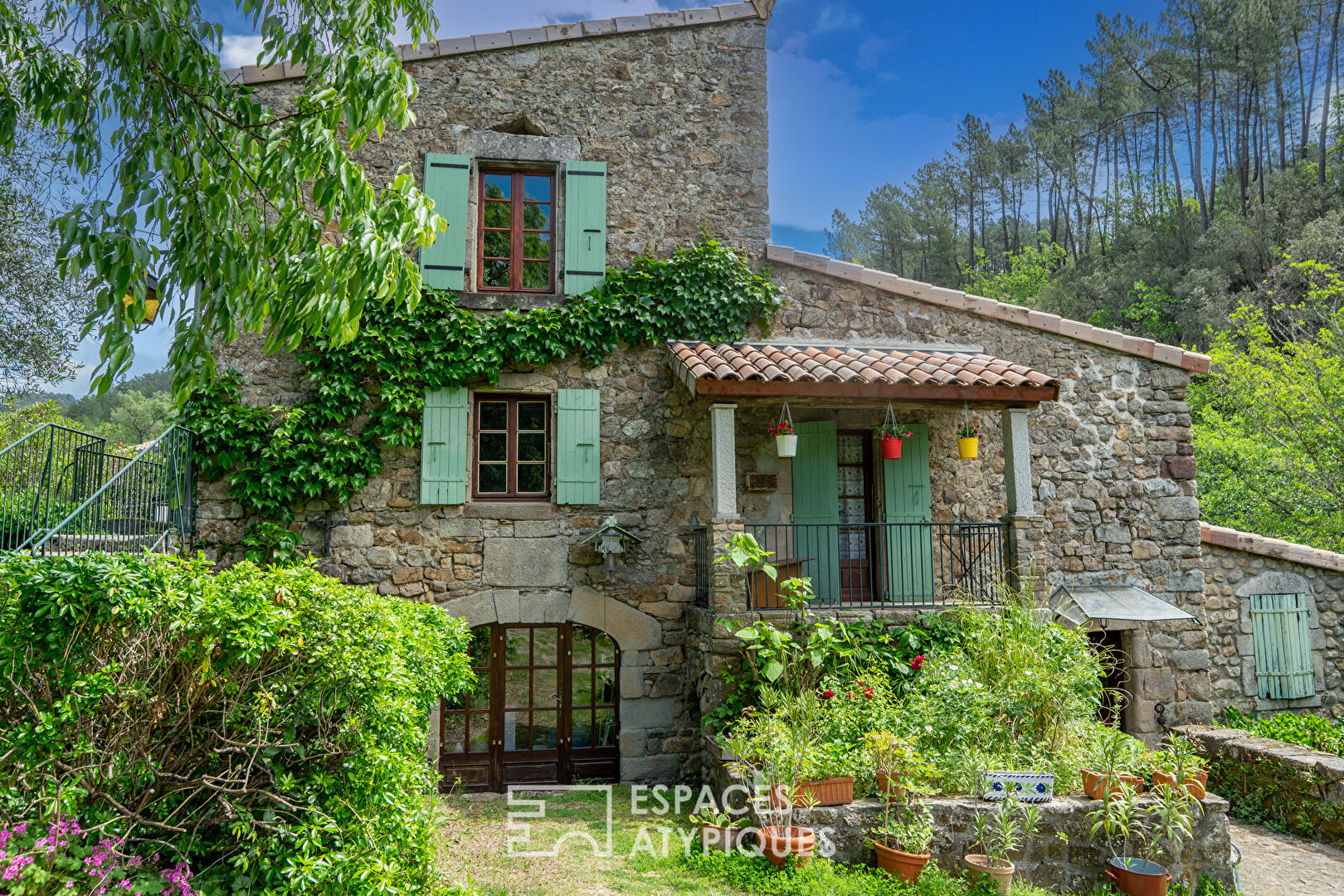 Ancien moulin de caractère  du XVIIIème siècle et ses gîtes