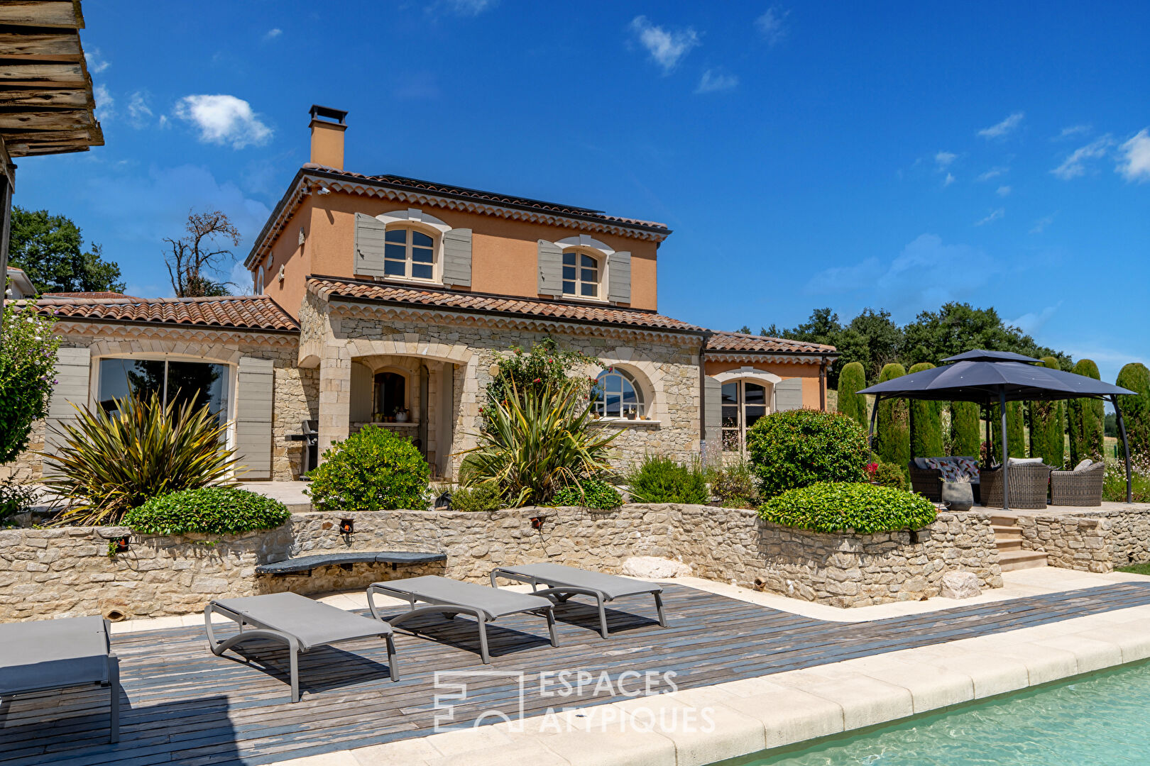 A property in the Drôme with a touch of Provence.