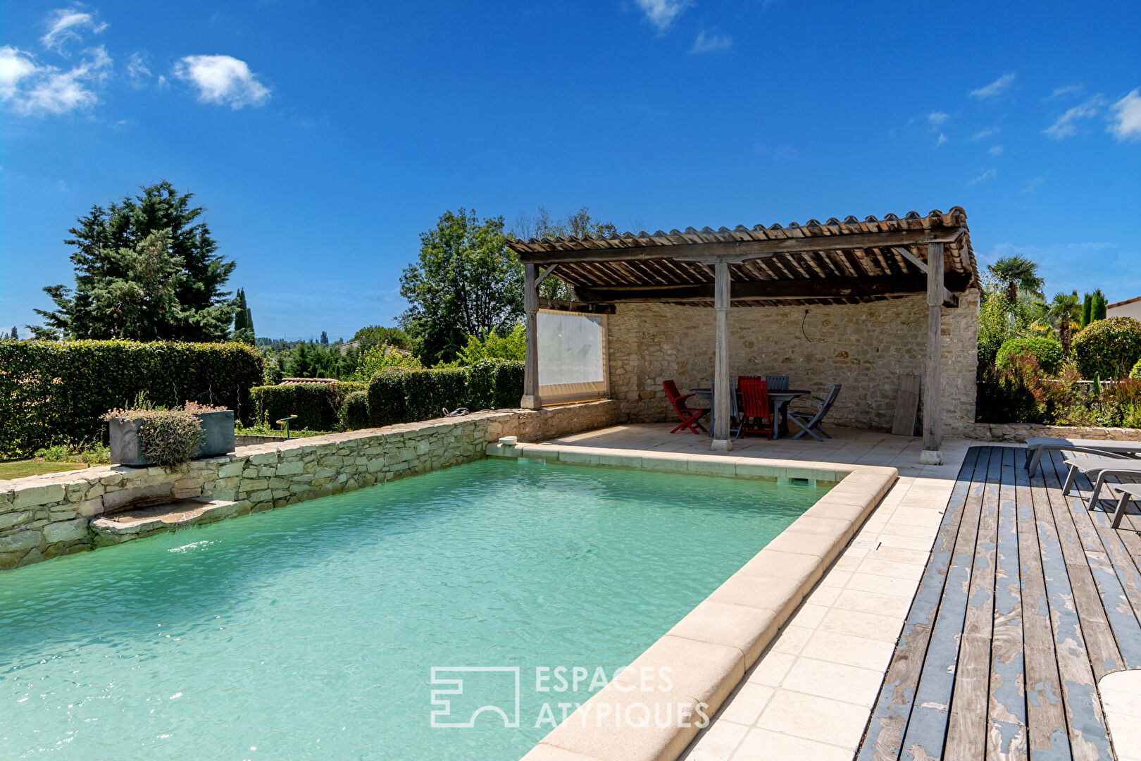 A property in the Drôme with a touch of Provence.