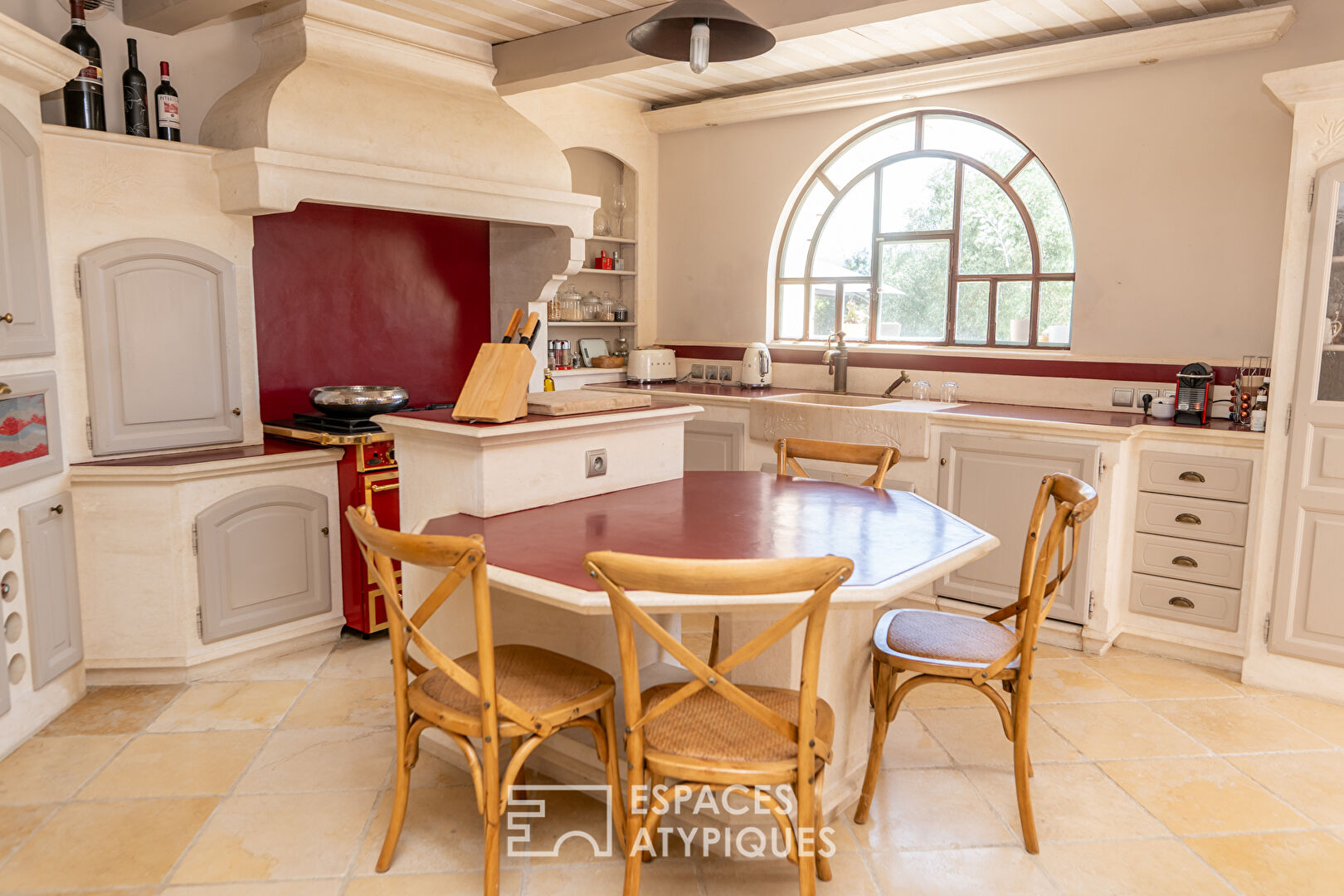 A property in the Drôme with a touch of Provence.