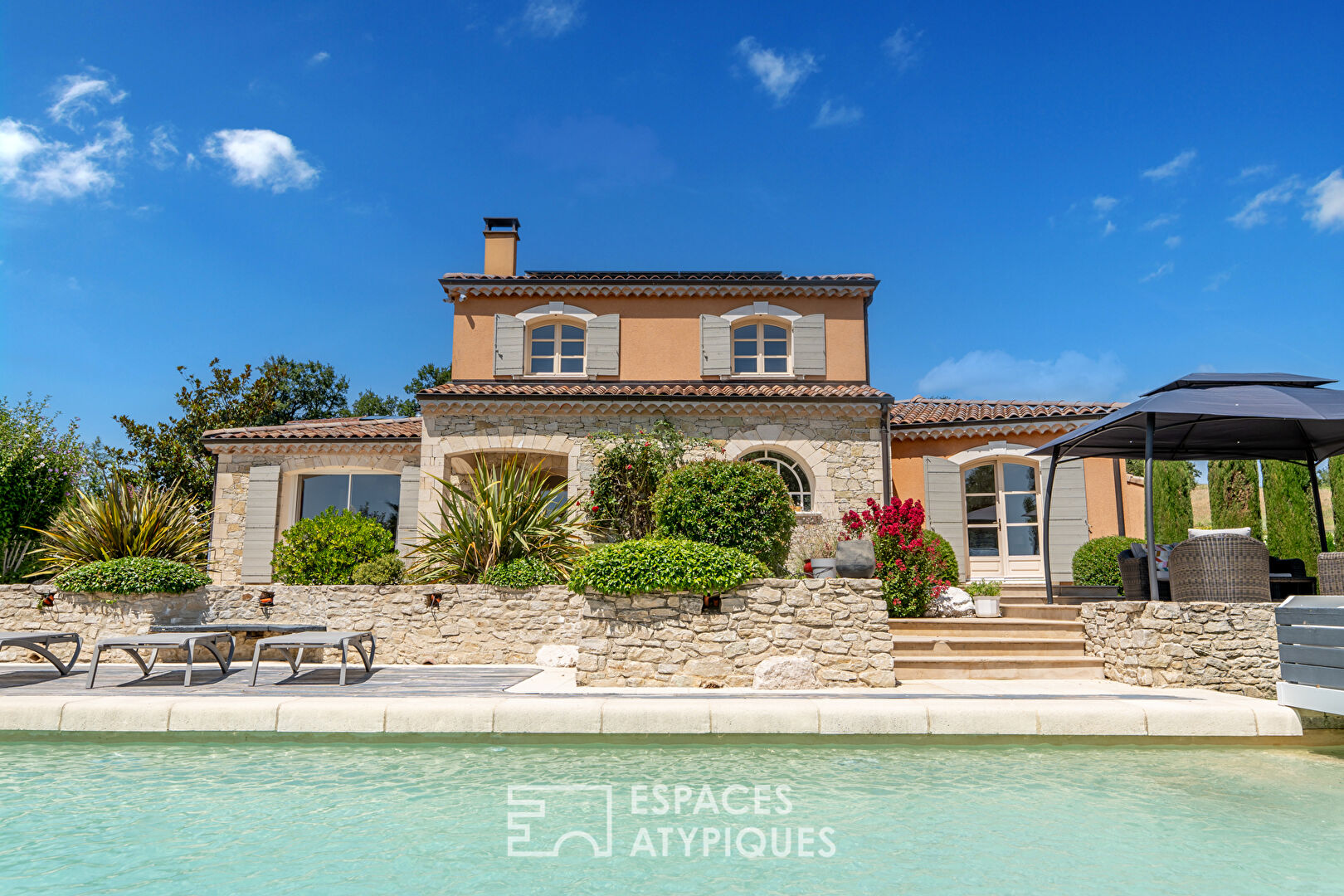 A property in the Drôme with a touch of Provence.