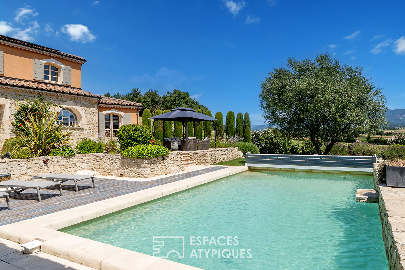 A property in the Drôme with a touch of Provence.