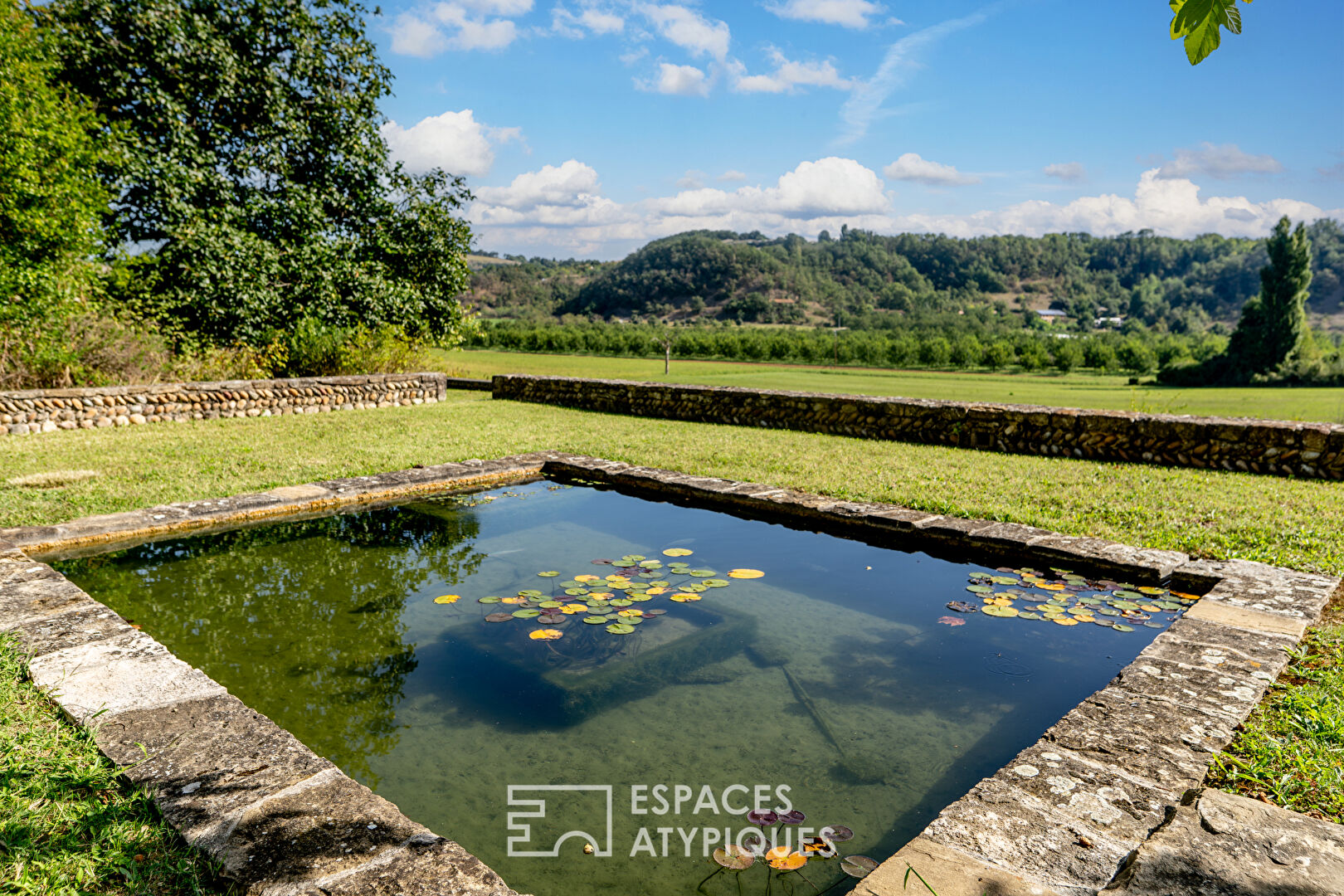 Maison forte et son domaine dans la Drôme des Collines