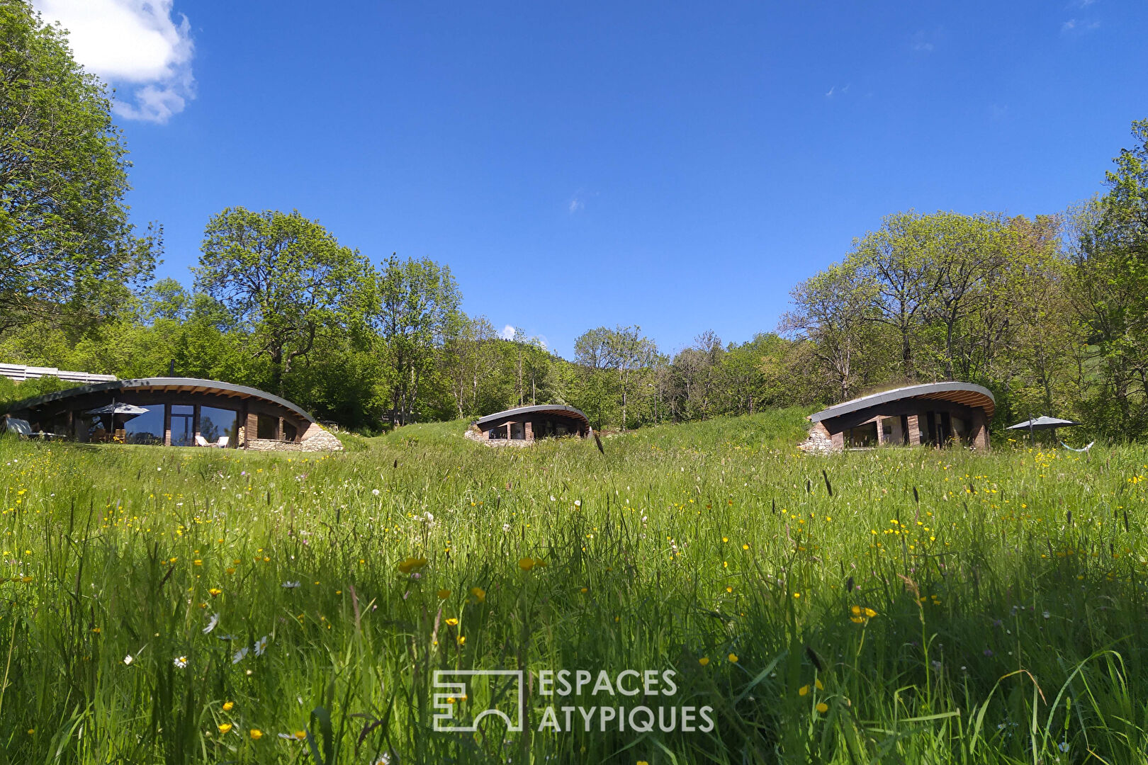 Triptyque d’écolodges, pour un habitat insolite entre Ardèche et Haute Loire.