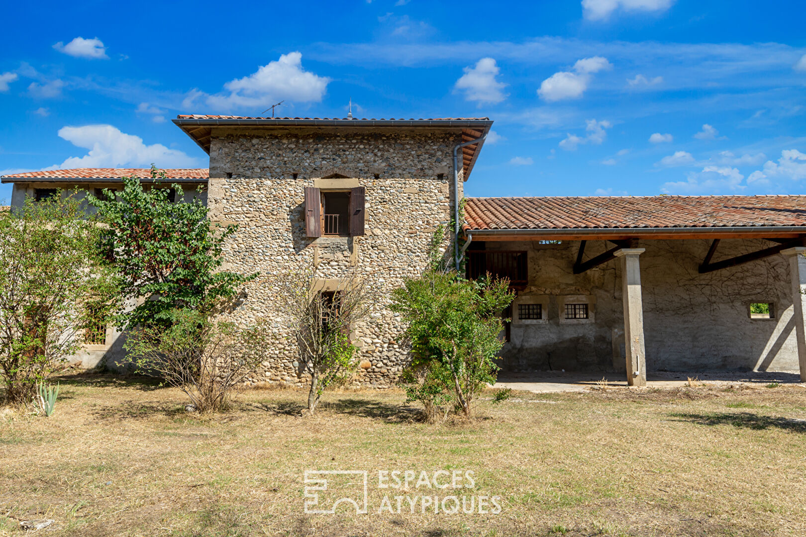 Farmhouse to renovate in the town centre