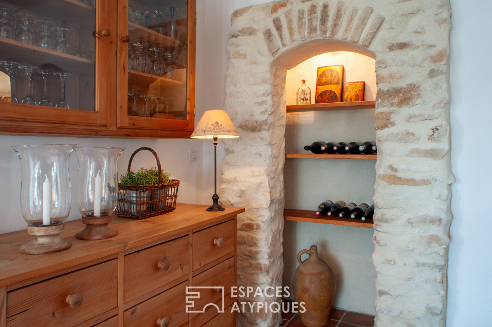 Beautiful single-storey stone house with views over the garrigue