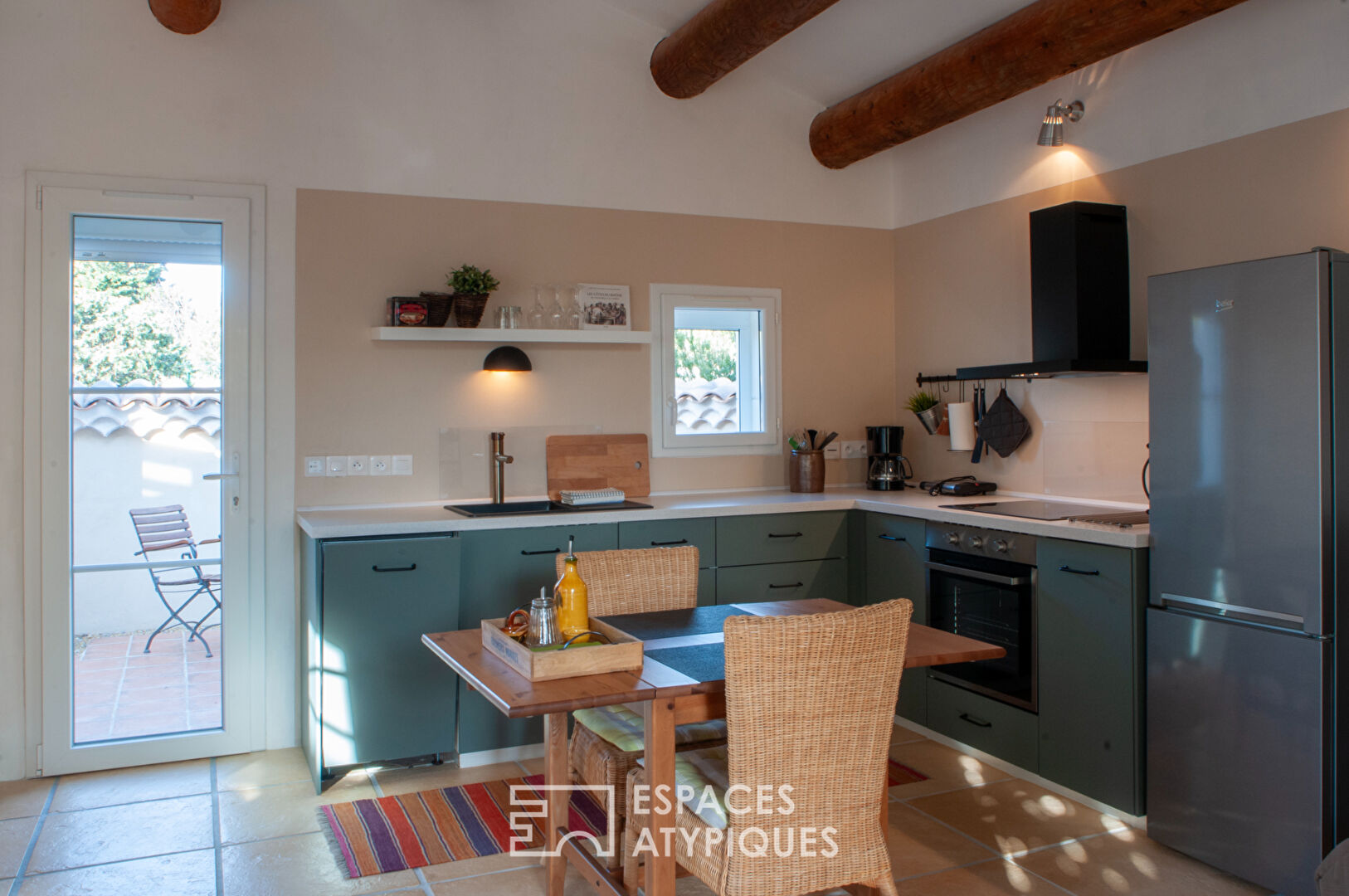 Belle maison en pierre de plain pied avec vue sur la garrigue