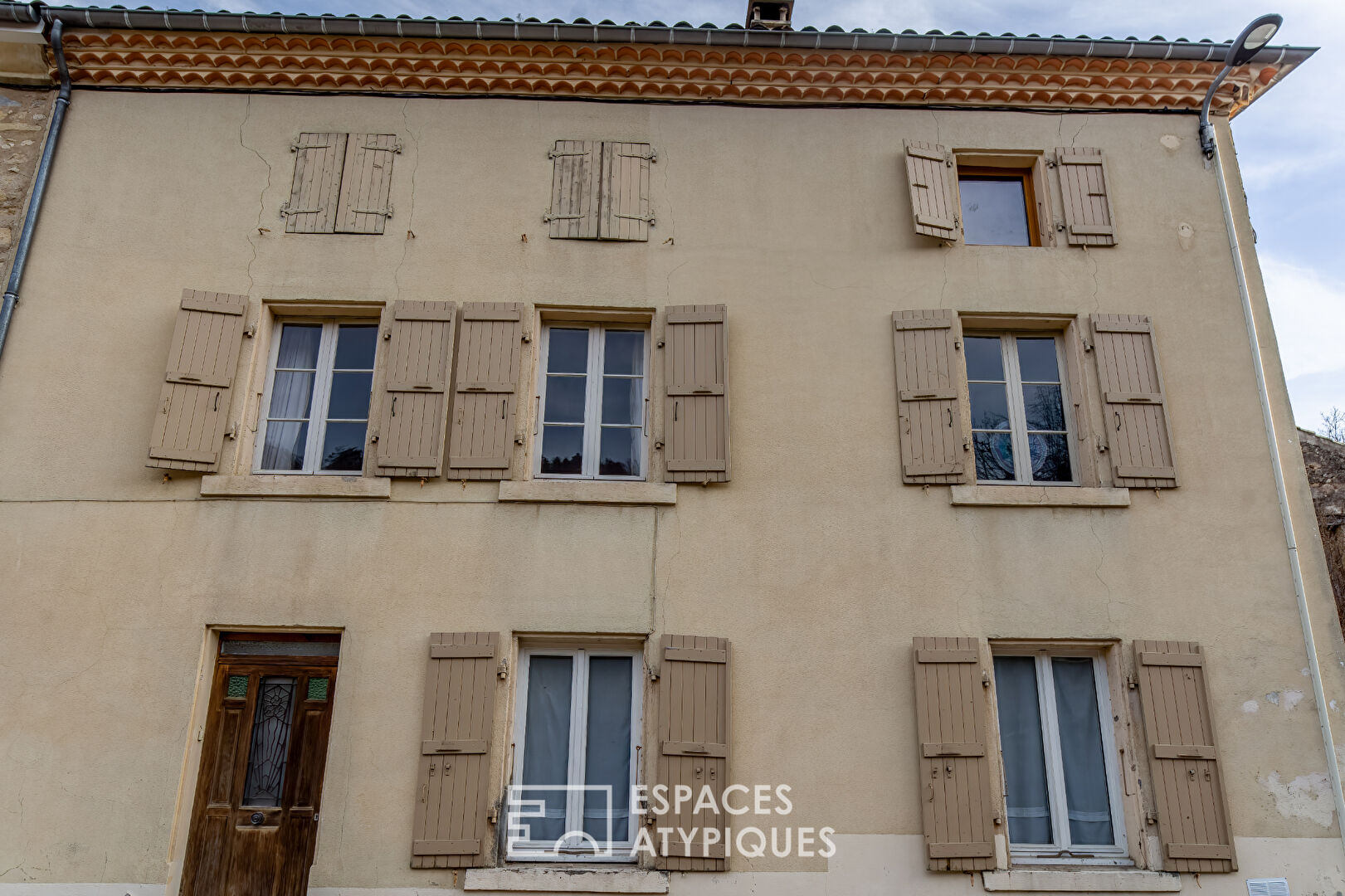 Cette ancienne maison de village de la Drôme a la saveur des souvenirs d’enfance.