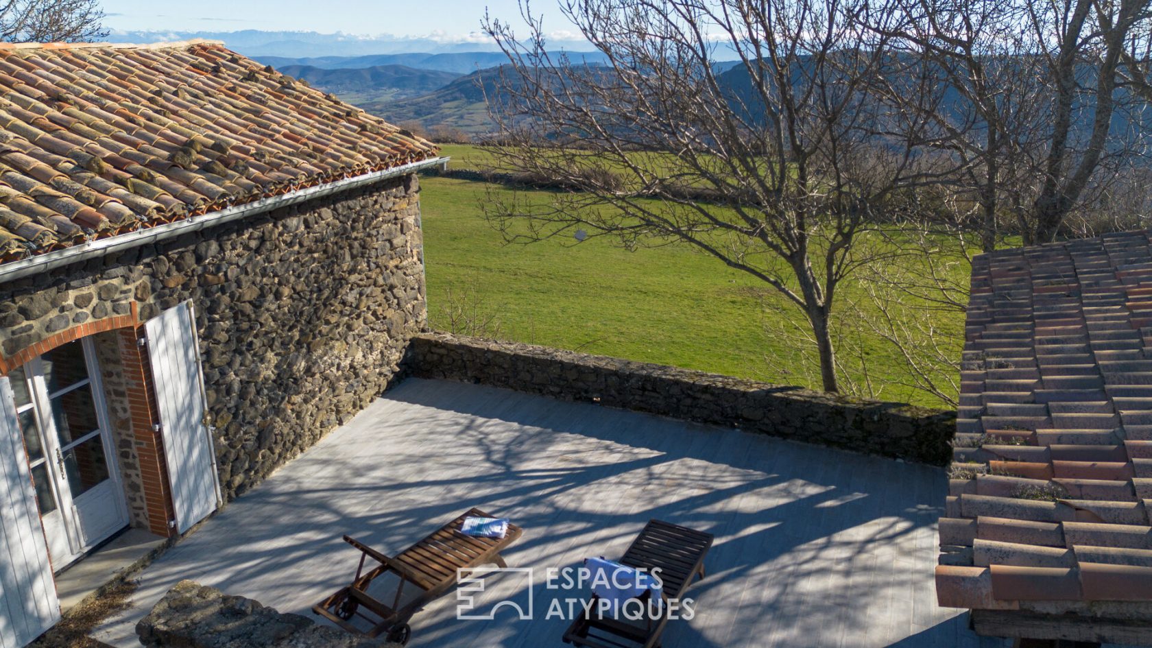 Ancienne ferme rénovée avec très belle vue dominante en Ardèche
