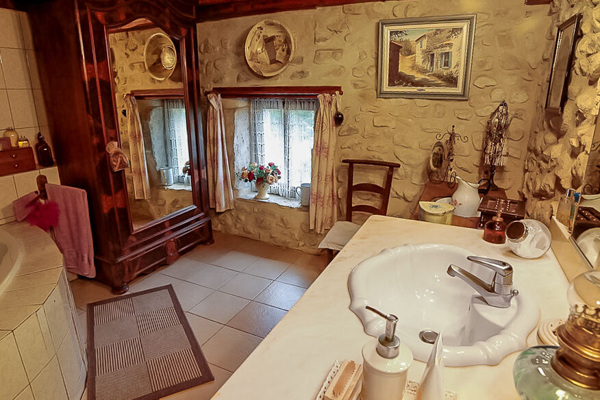 Exceptional property at the foot of the Vercors: Authentic charm and serenity