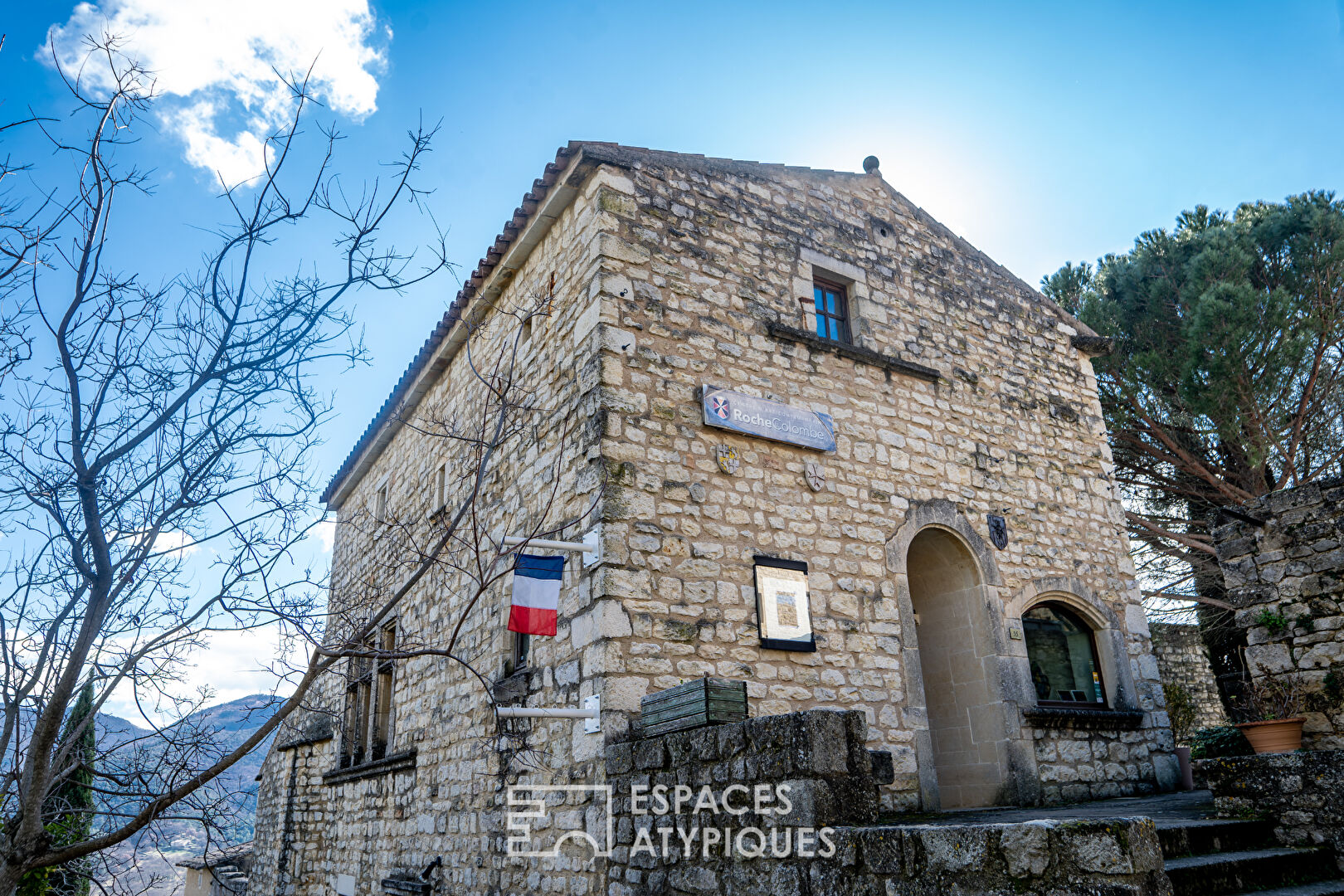 Art centre in the heart of a historic village in Drôme provençale