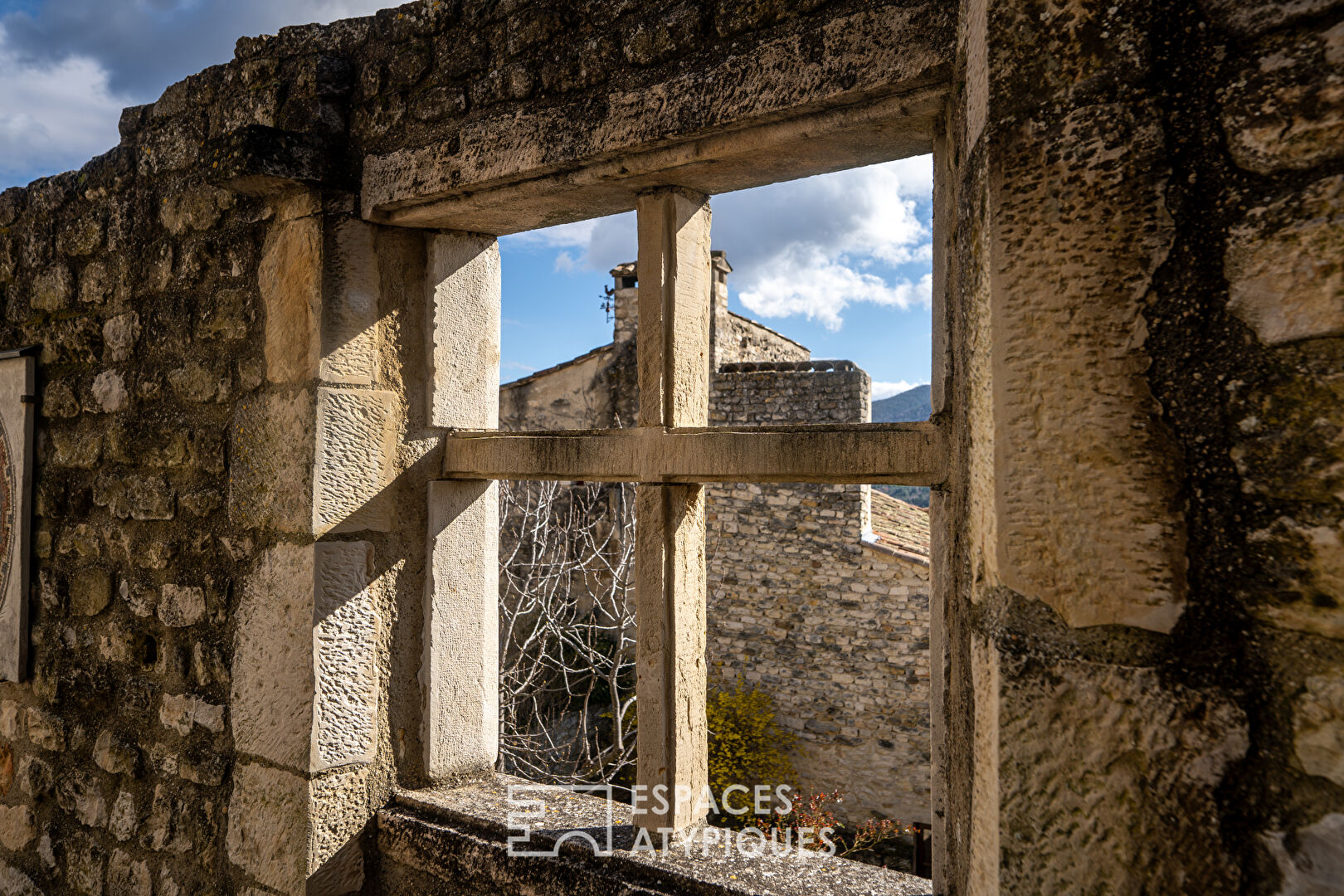 Art centre in the heart of a historic village in Drôme provençale