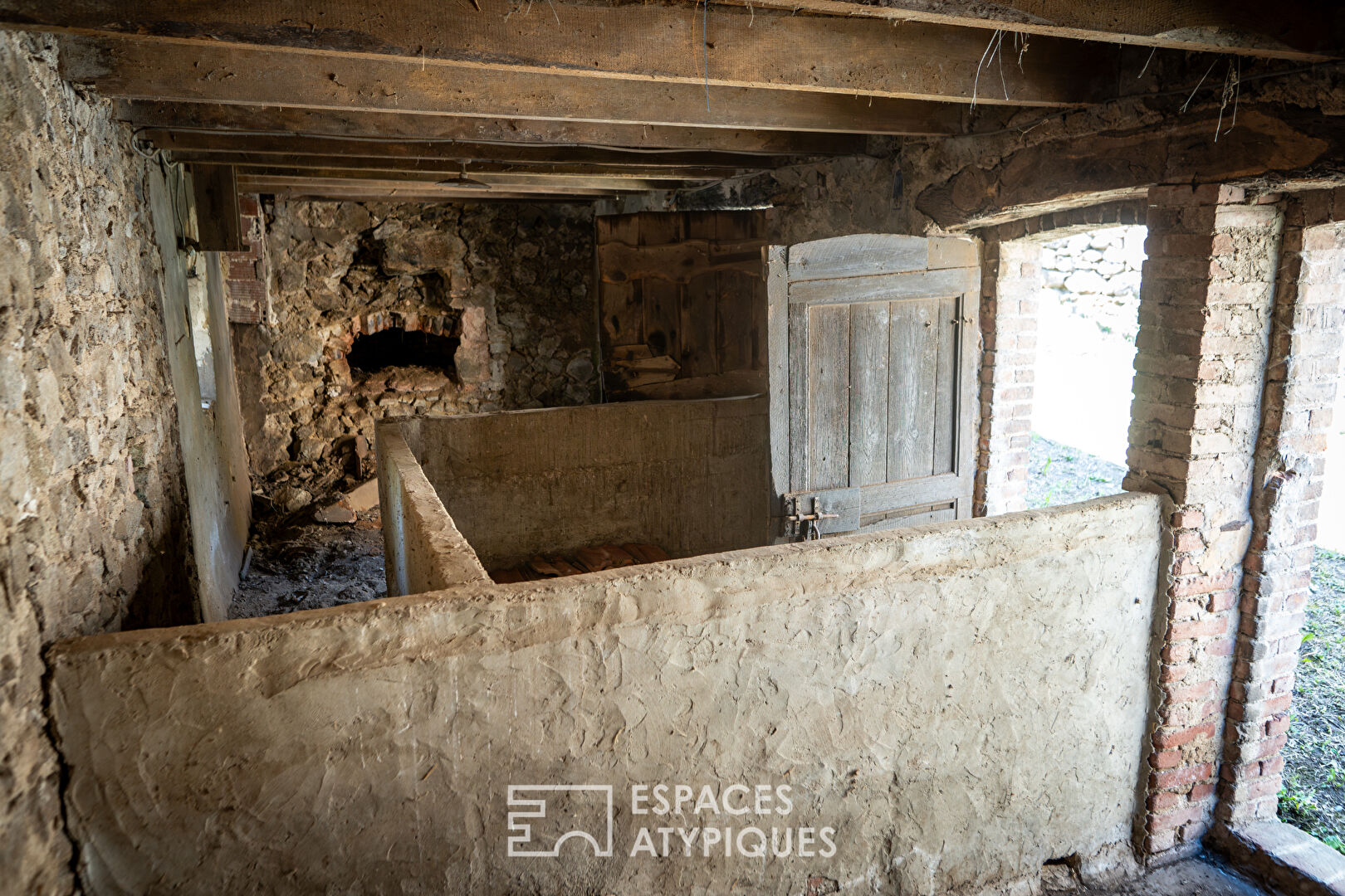 Le temps est suspendu à ce corps de ferme, de l’Ardèche verte.