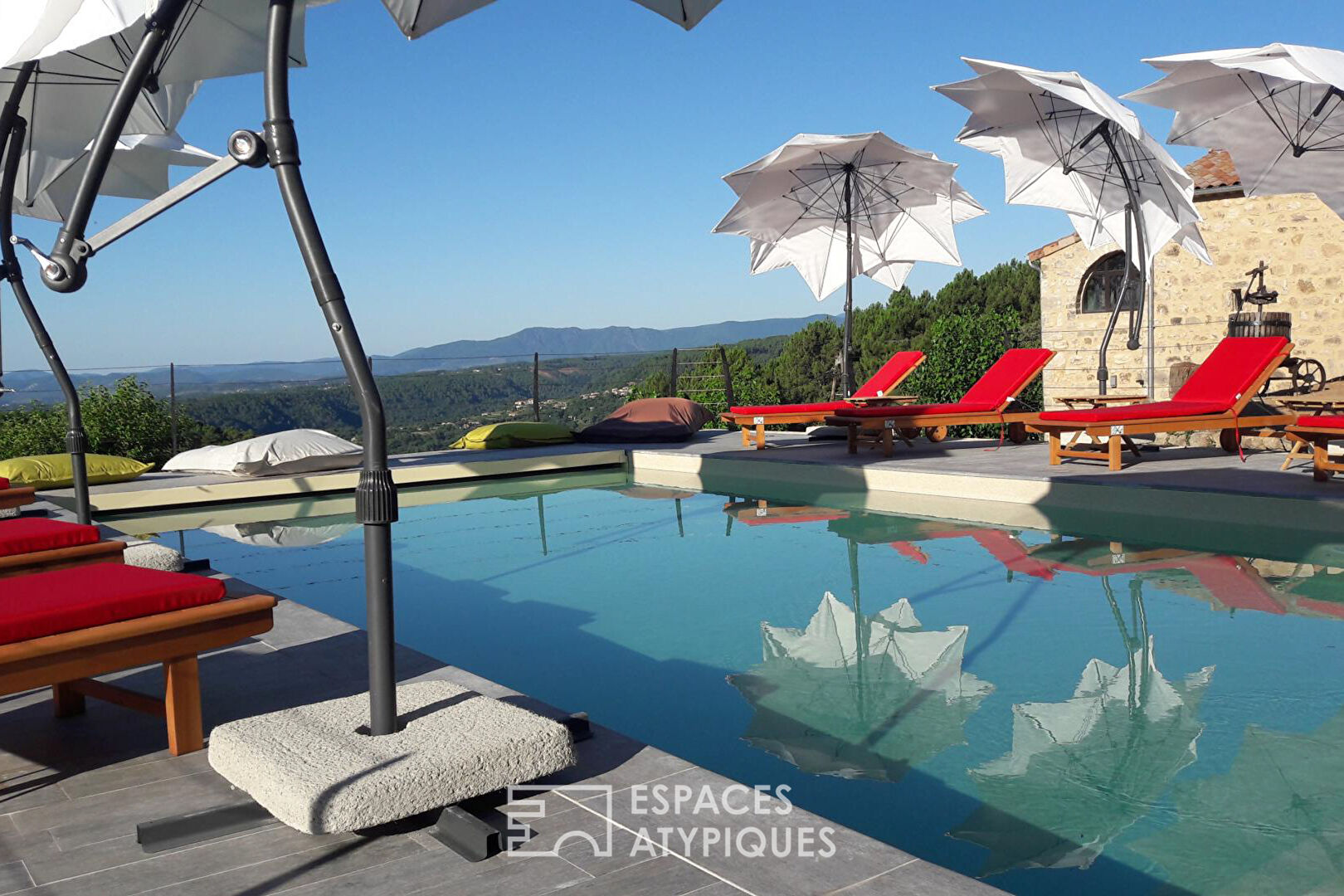 Magnifique propriété avec vue, piscine et gîtes