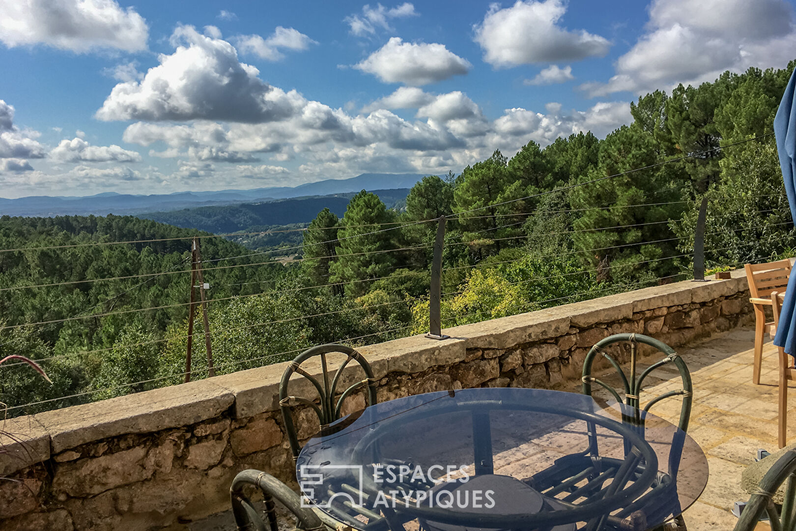 Magnifique propriété avec vue, piscine et gîtes