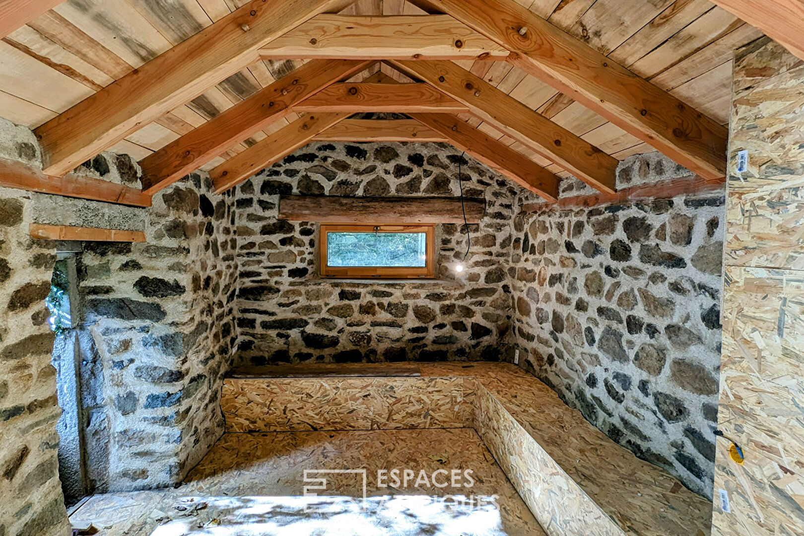 Triptyque d’écolodges, pour un habitat insolite en Haute-Loire