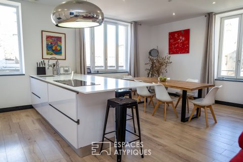 Renovated flat in a Renaissance building in the city centre with outdoor rooftop terrace