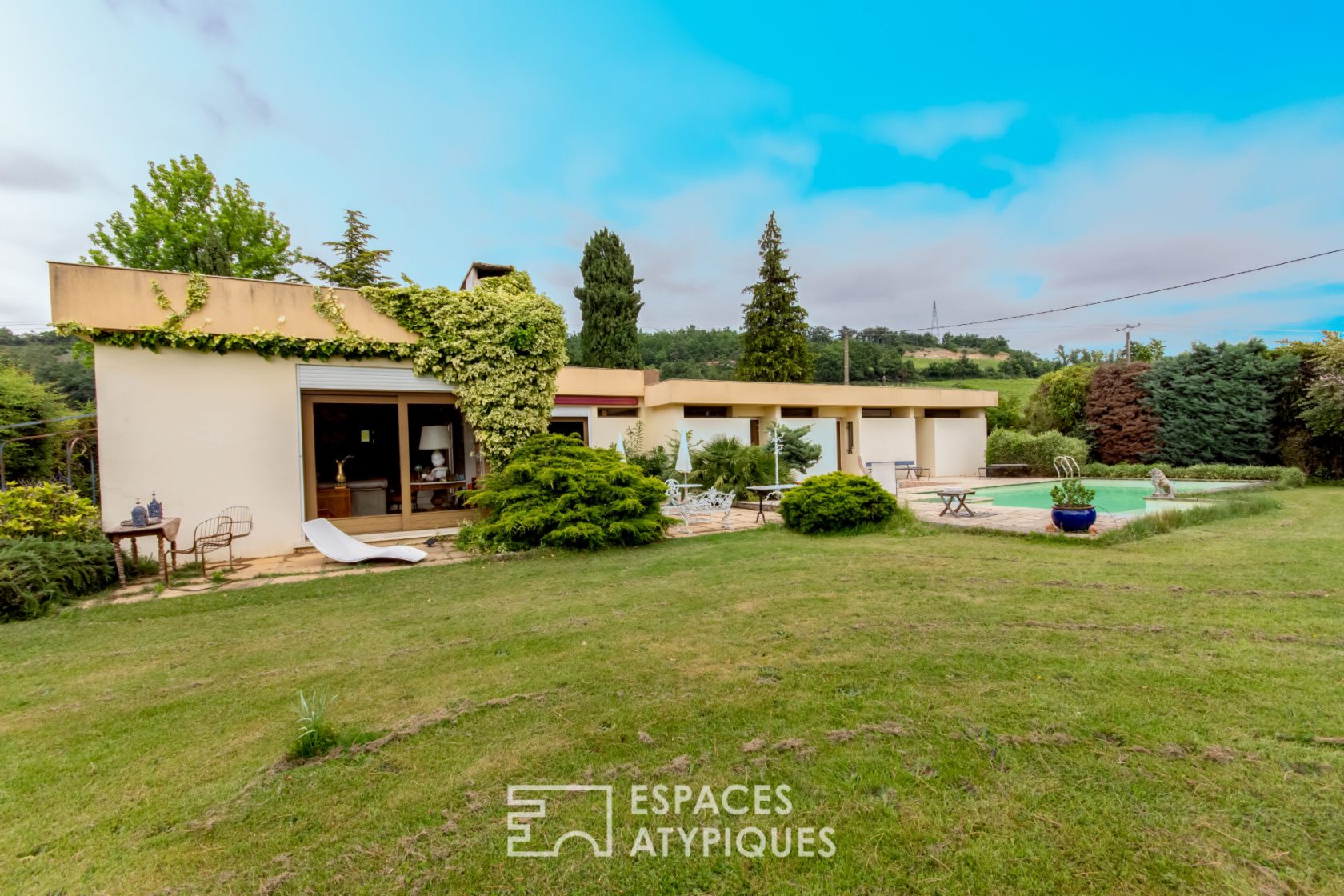 MAISON D’ARCHITECTE DE PLAIN PIED AVEC PISCINE