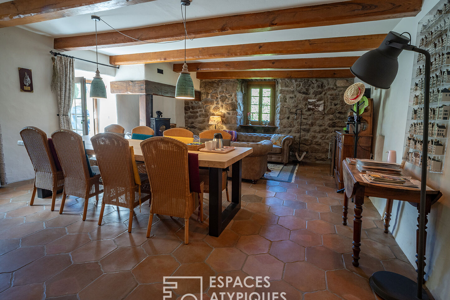 Authentique maison en pierre restaurée avec vue sur 16ha en Ardèche