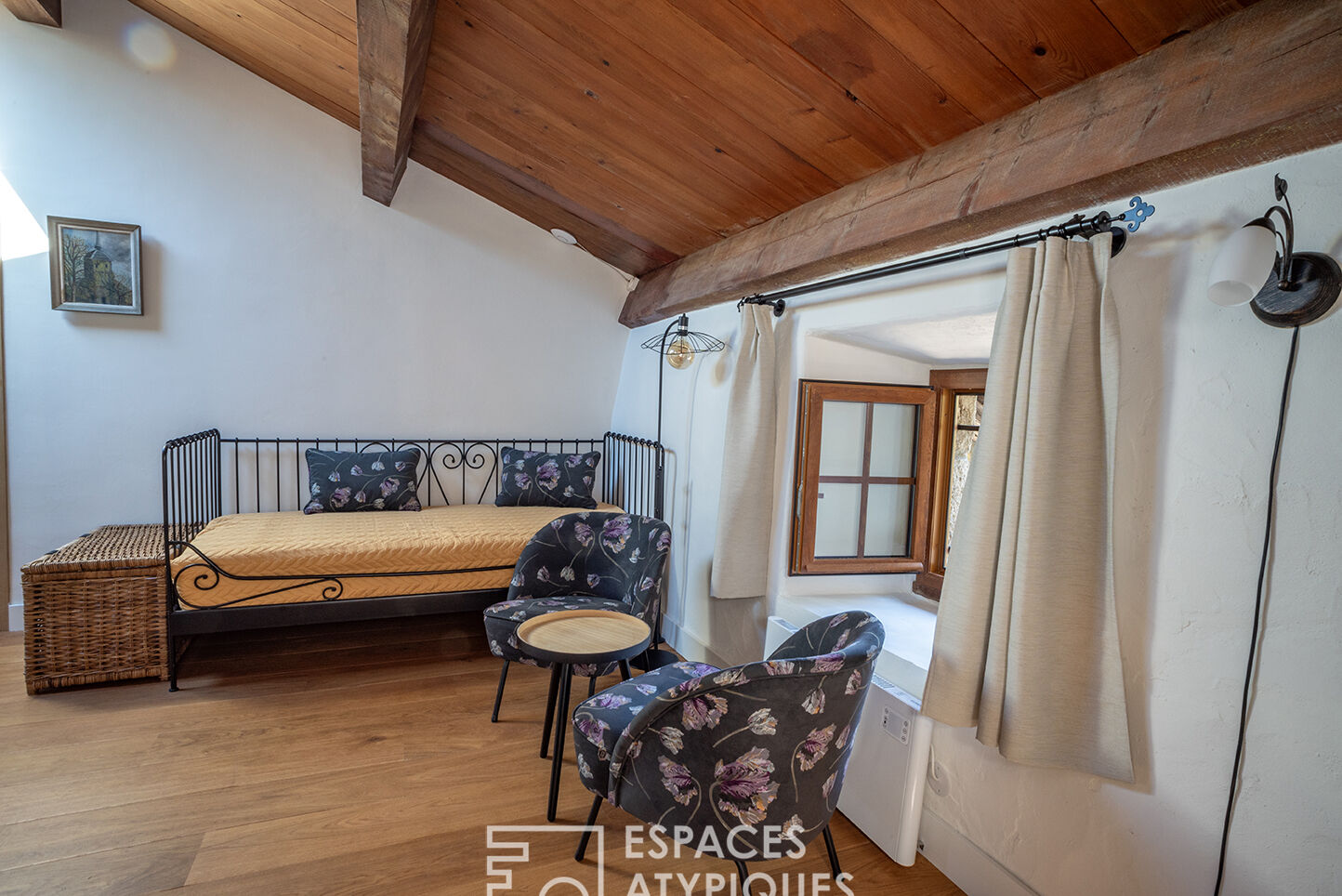 Authentique maison en pierre restaurée avec vue sur 16ha en Ardèche