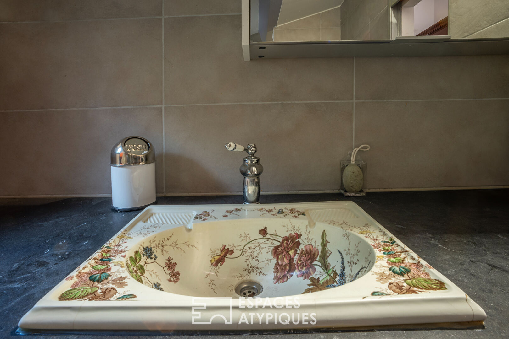 Beautiful, secret contemporary property at the crossroads of the Cévennes and southern Ardèche