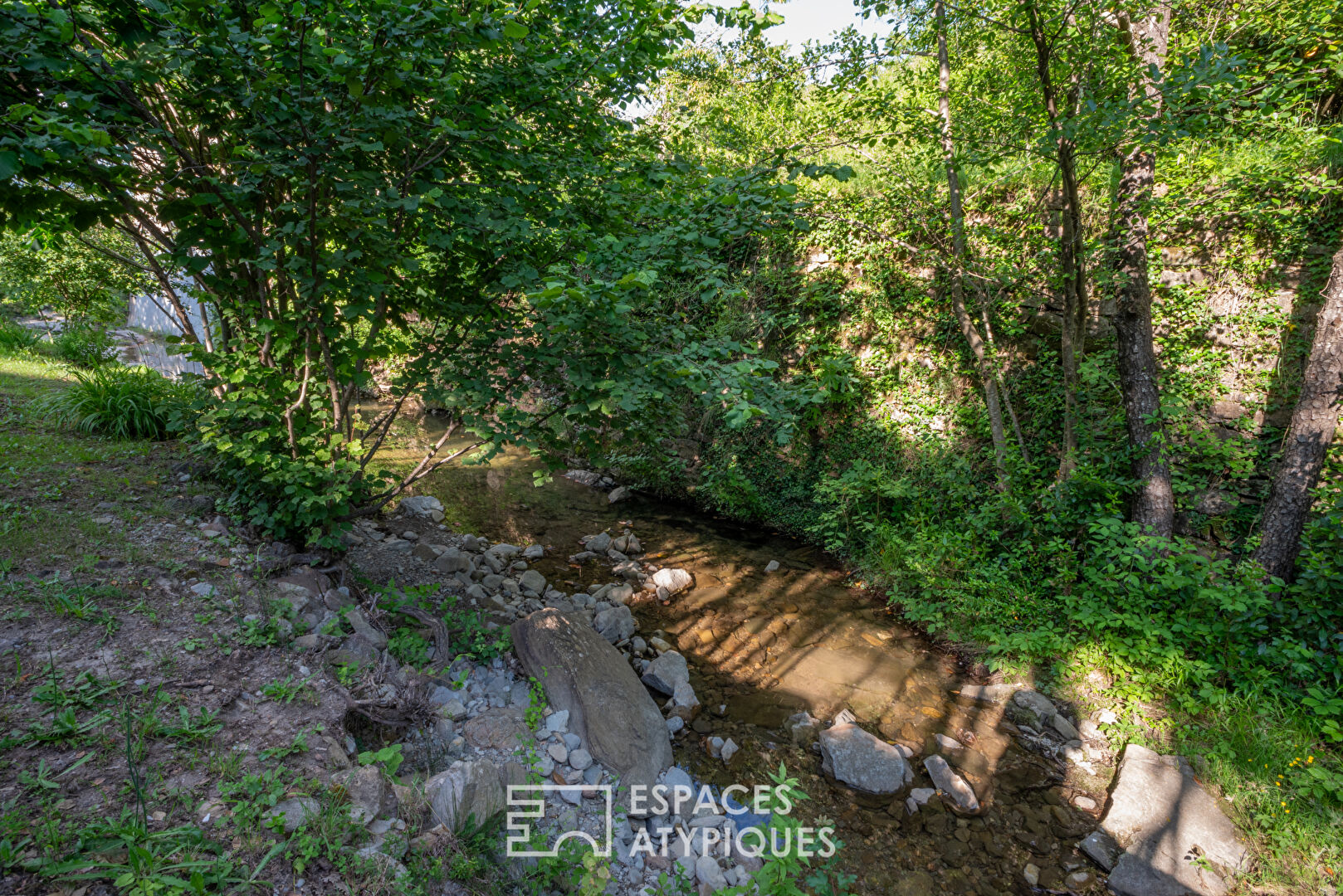 Beautiful, secret contemporary property at the crossroads of the Cévennes and southern Ardèche