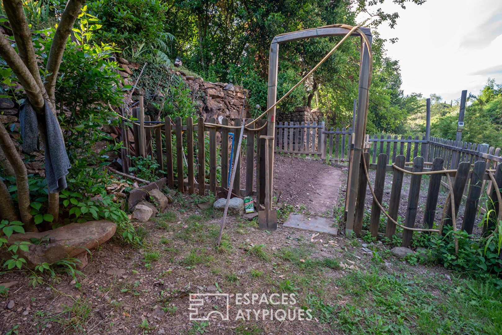Beautiful, secret contemporary property at the crossroads of the Cévennes and southern Ardèche