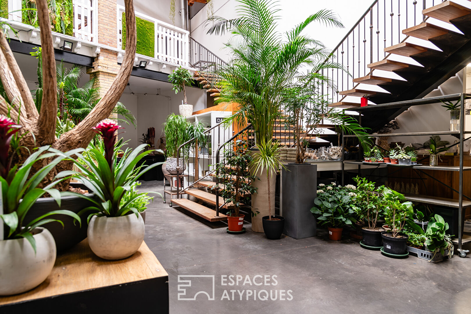 Sumptuous loft or commercial premises in Provence