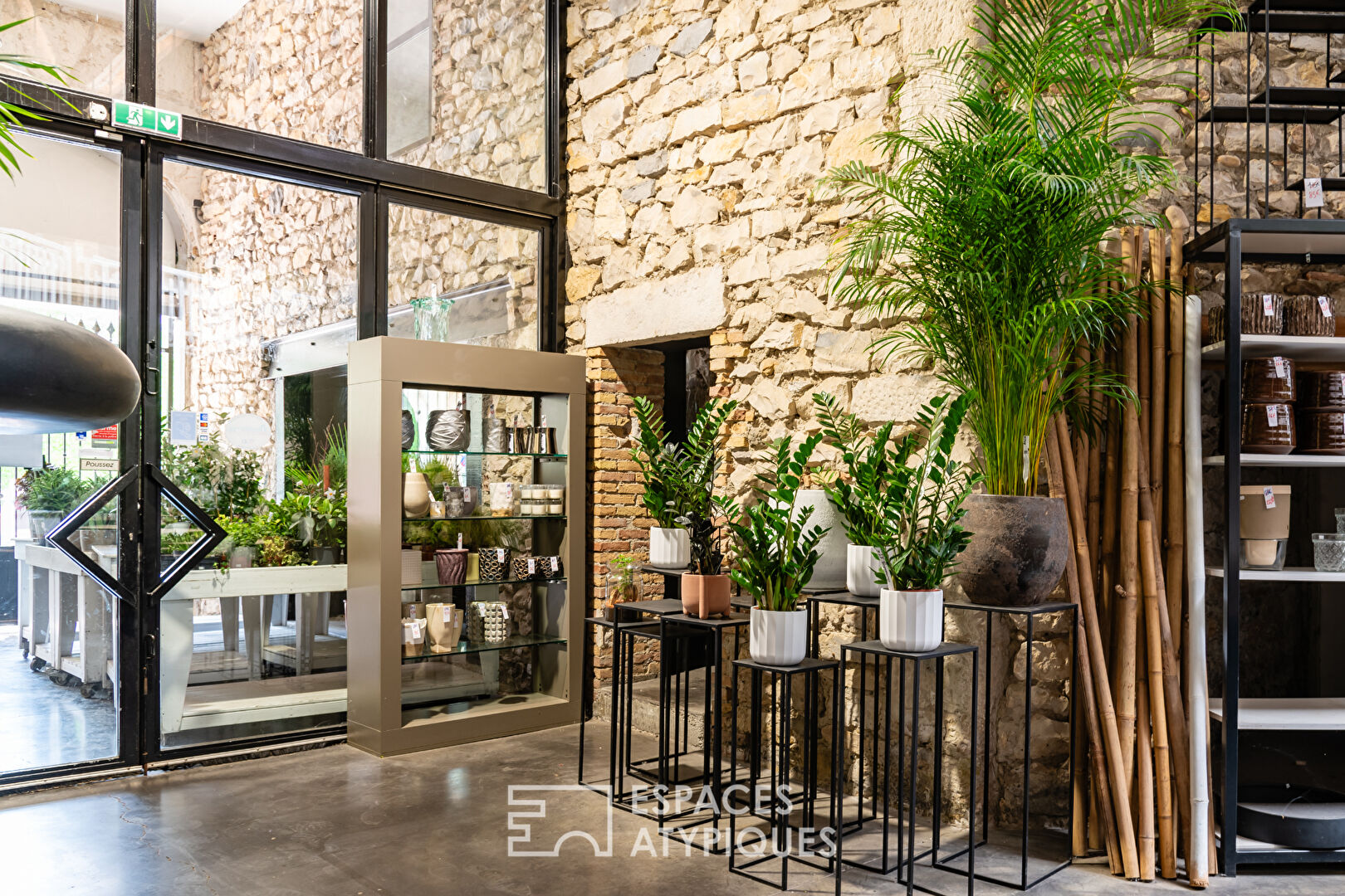 Sumptuous loft or commercial premises in Provence
