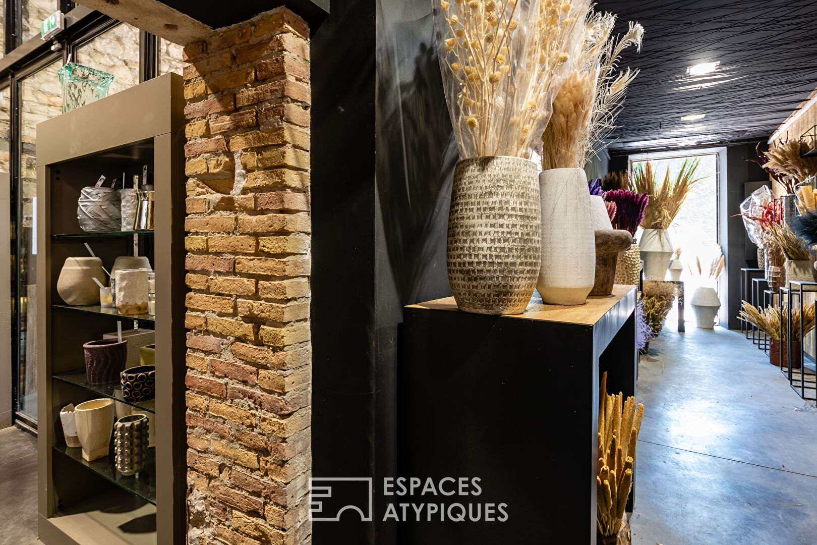 Sumptuous loft or commercial premises in Provence