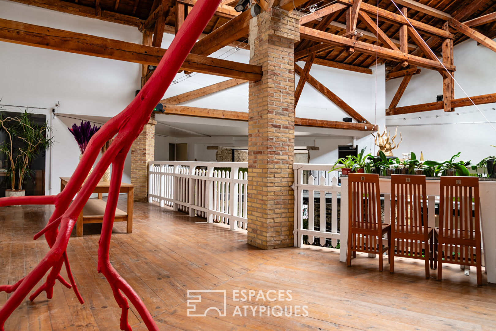 Sumptuous loft or commercial premises in Provence