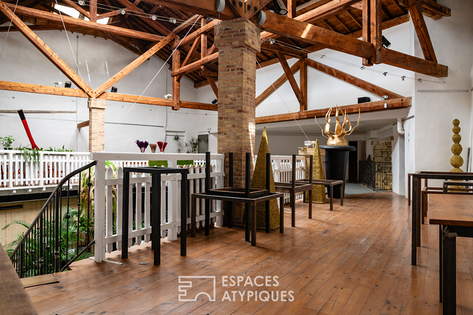 Sumptuous loft or commercial premises in Provence