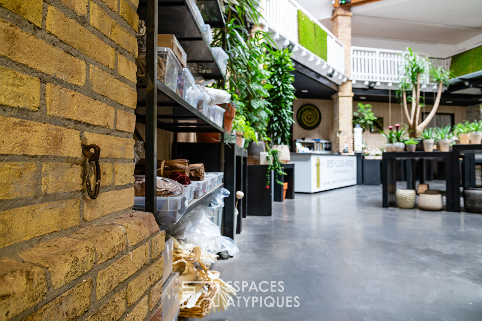 Sumptuous loft or commercial premises in Provence